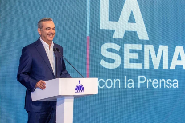 Del sargazo a Senasa: los temas clave de Abinader durante LA Semanal