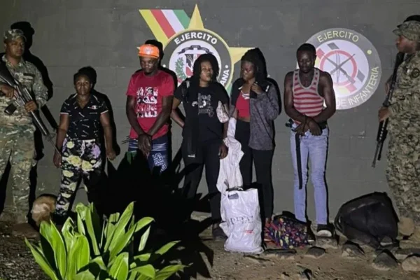 Detienen a 15 haitianos indocumentados y a dominicano que los guiaba en Dajabón