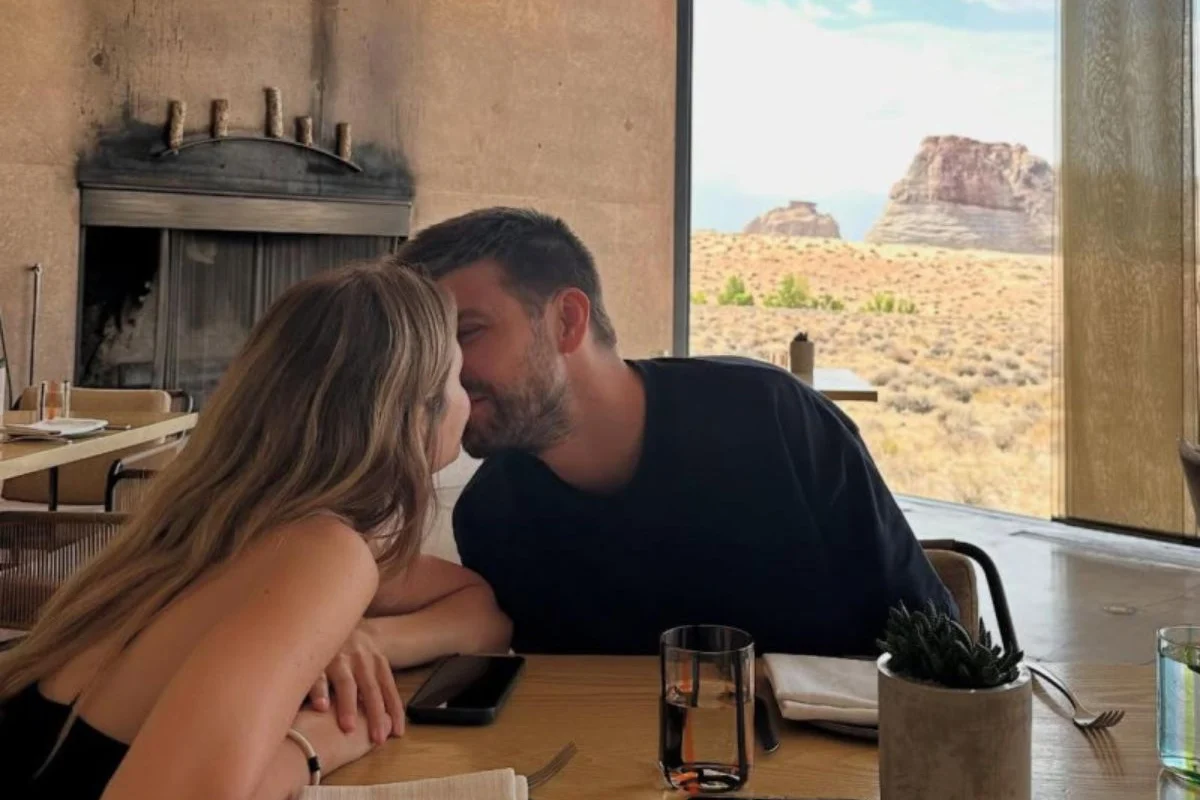 Piqué y Clara Chía se comen a besos en el Gran Cañón
