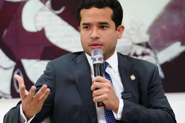 Senadores rechazan vistas públicas para proyecto de Contrataciones Públicas
