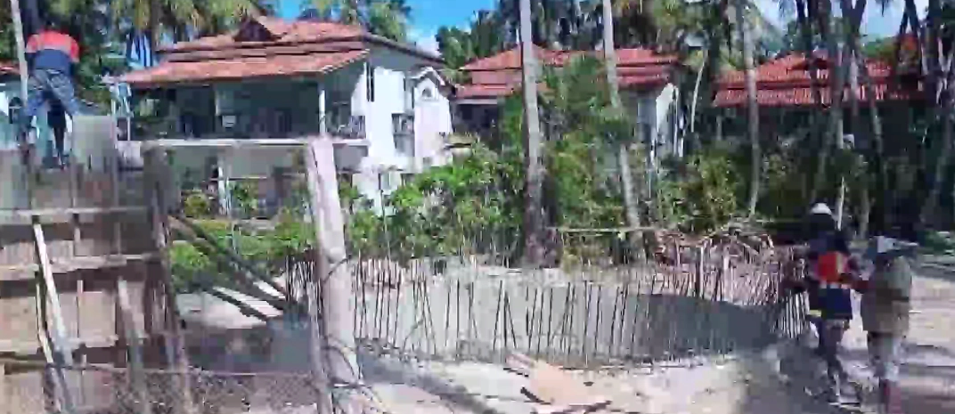 Turismo mejora iluminación vial y infraestructura en playa Las Ballenas