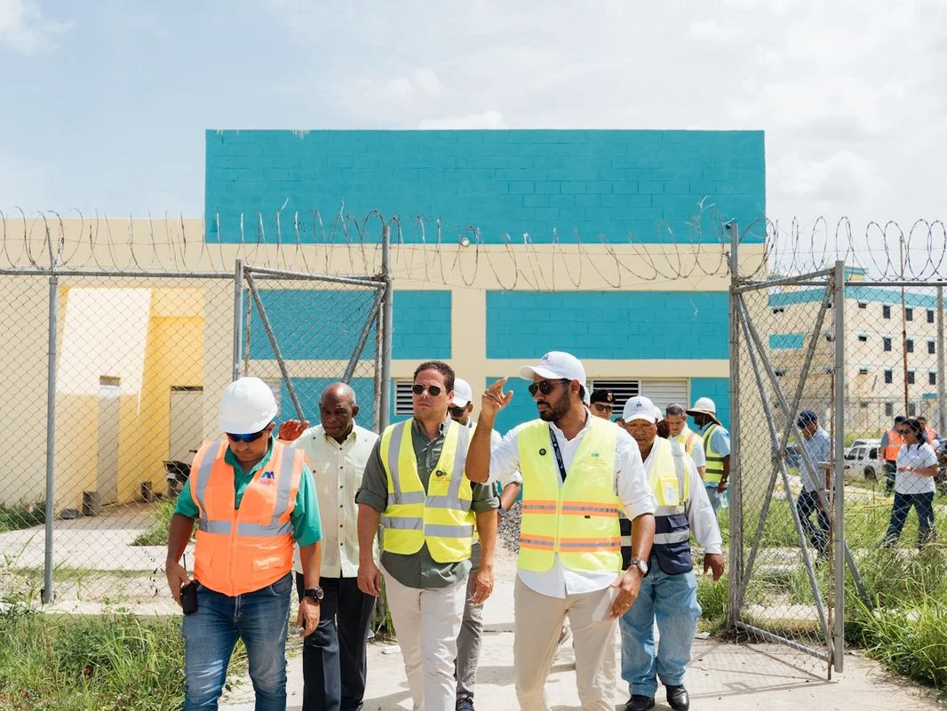 Ministro Bonilla inspecciona avances finales en la construcción del CCR Las Parras