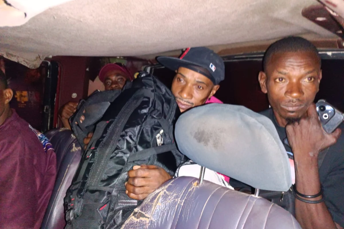 Detiene jeepeta con 14 haitianos indocumentados en Vallejuelo