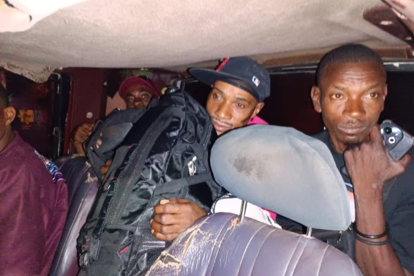 Detiene jeepeta con 14 haitianos indocumentados en Vallejuelo