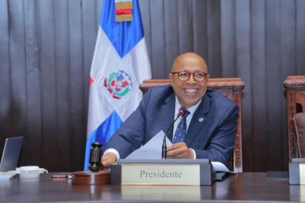 Alfredo Pacheco seguirá al frente de la Cámara de Diputados