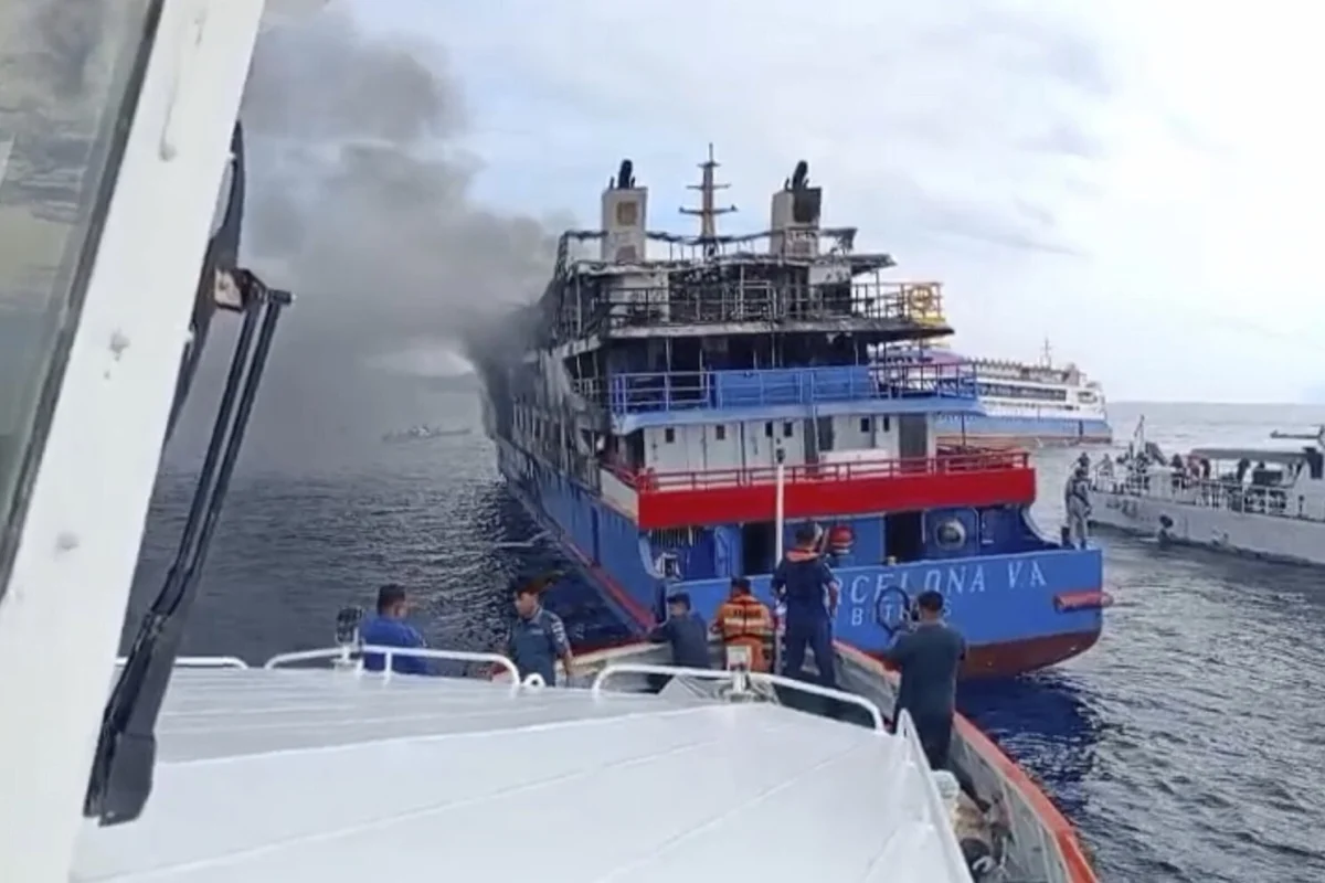 Indonesia investiga presunto exceso de pasajeros en incendio que dejó 3 muertos en ferry