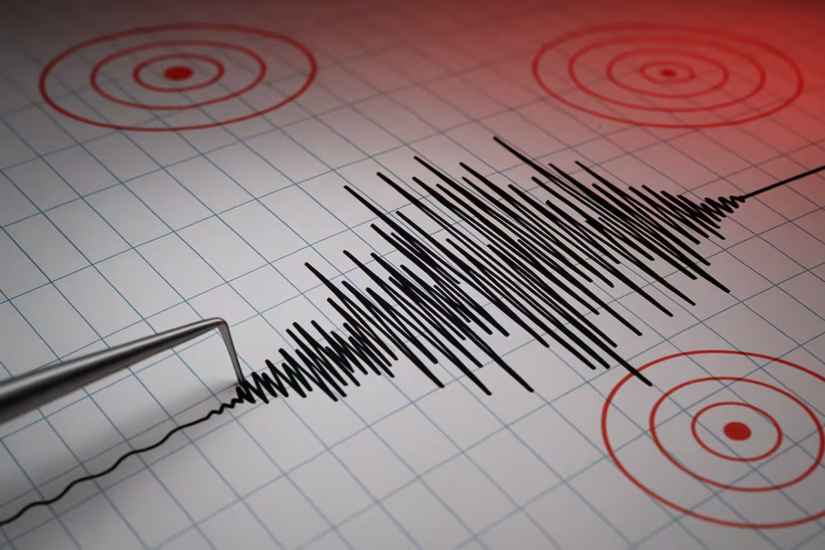 Japón rebaja las alertas de tsunami para varias zonas del país