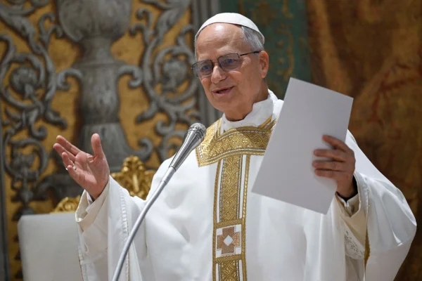 El papa llama a un «inmediato alto el fuego» tras condenar el ataque a la iglesia de Gaza