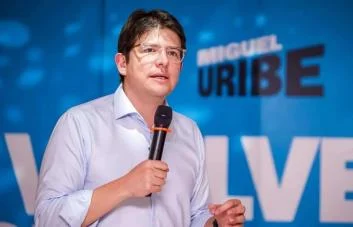 El senador Uribe Turbay lidera la intención de voto un mes después del atentado