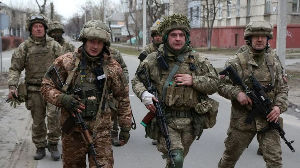 Kiev detiene a 52 de sus militares por trabajar para Rusia desde el inicio de la guerra
