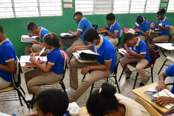 Se inicia el año escolar en República Dominicana en medio de quejas de diferentes sectores