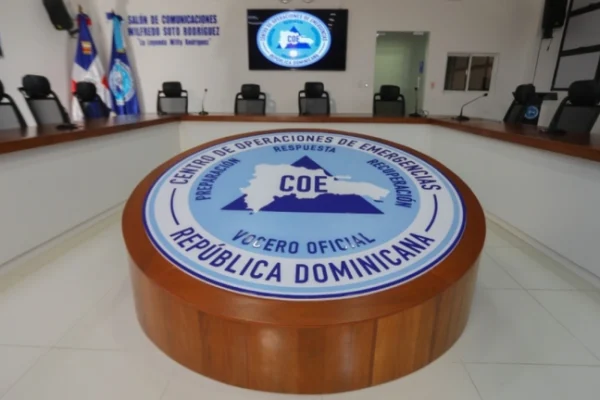 COE levanta prohibición en playas del Atlántico mientras el huracán Erin se aleja del país