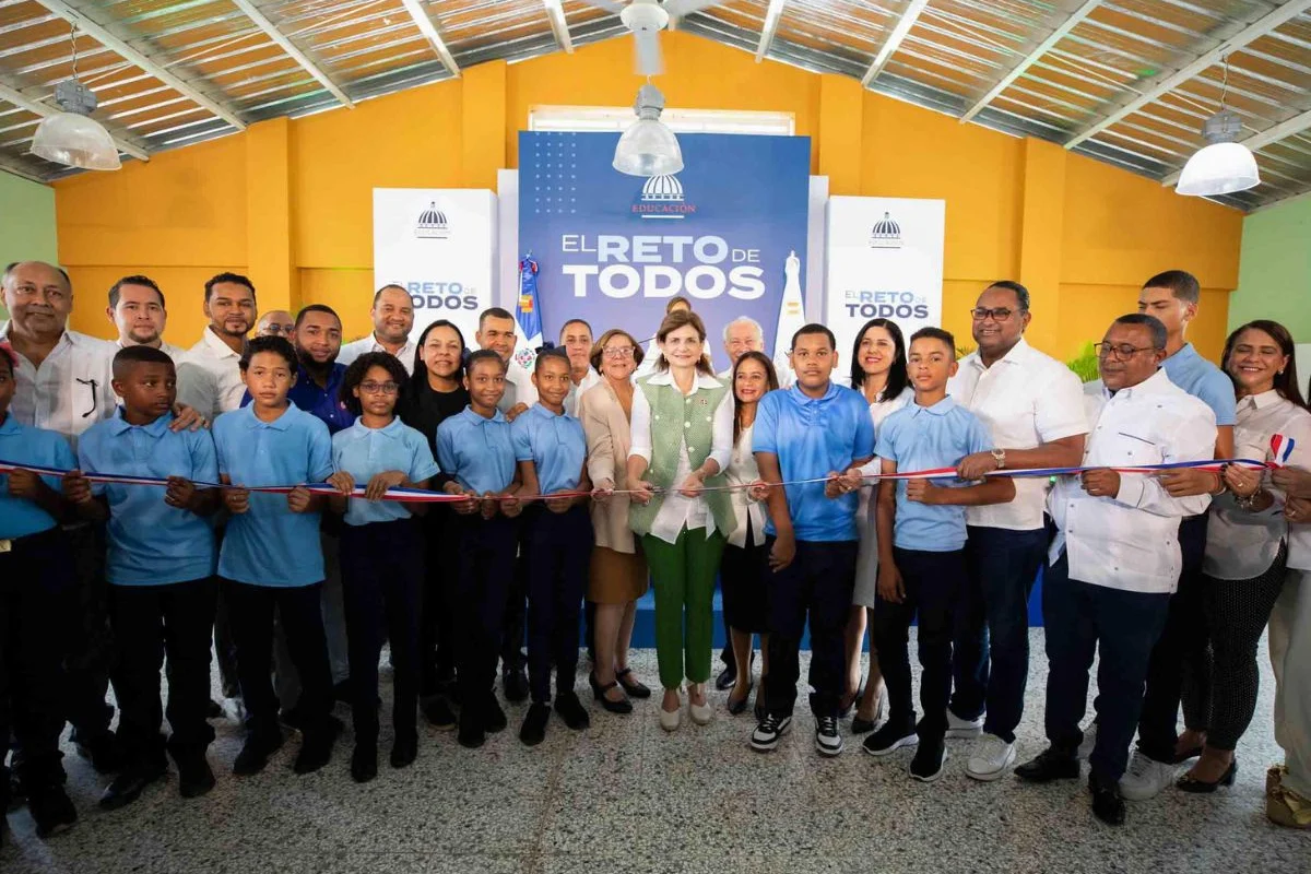 Raquel Peña inaugura nuevas escuelas y activa rutas del transporte estudiantil en Hermanas Mirabal