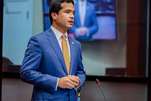 Omar Fernández valora elecciones internas de la Fuerza del Pueblo como paso clave hacia 2028