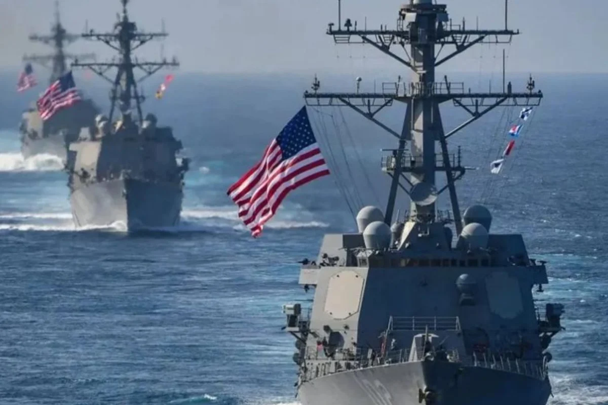 ¿Cuáles son las capacidades militares de la flota estadounidense enviada frente a Venezuela?⁣