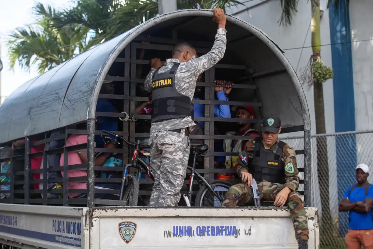 RD repatria a 291 mil haitianos y fortalece su línea militar