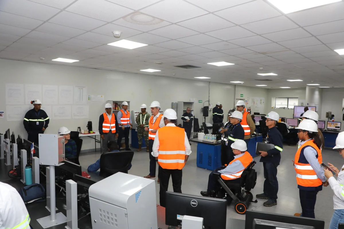 Abinader recorrió Punta Catalina para verificar avances en reparación de caldera de la planta