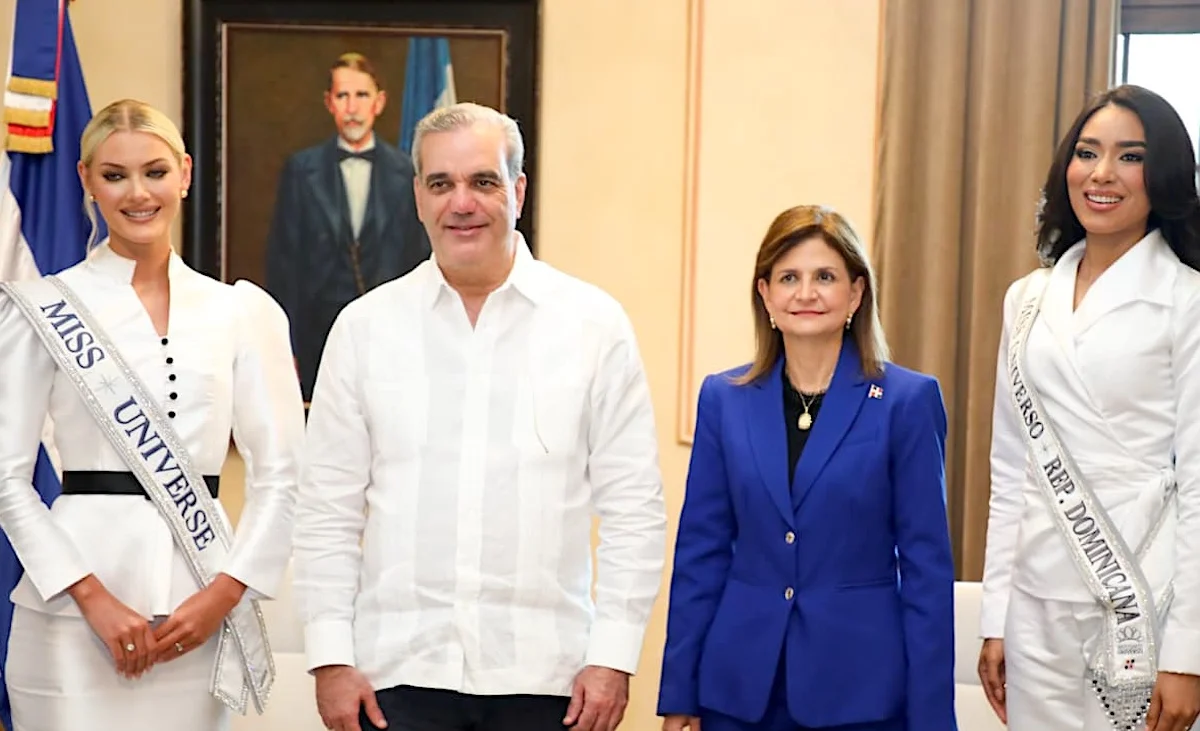 Abinader recibe a Miss Universo y Miss República Dominicana en el Palacio Nacional