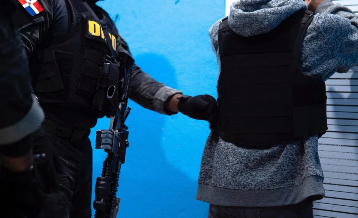 Autoridades capturan y deportan a uno de los fugitivos más buscados de Panamá