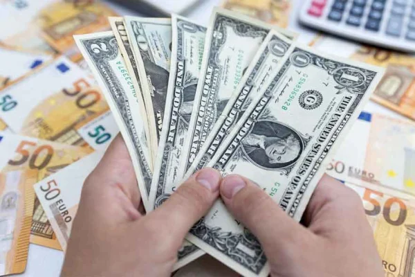 Economía: El dólar supera los 63 pesos por segunda vez en el 2025