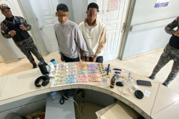 Policía recupera bienes y detiene a asaltantes en Los Guaricanos y Villa Mella
