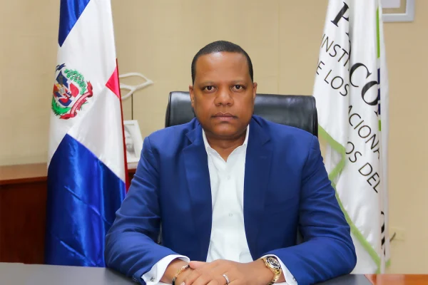 Eddy Alcántara dice PLD construyó escuelas en terrenos sin documentación