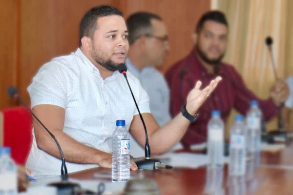 Un regidor denuncia crisis por apagones y gran escasez de agua en Cotuí
