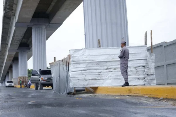 OPRET: «Pedazos desprendidos de columna del Metro hacia Los Alcarrizos no afectan la obra»