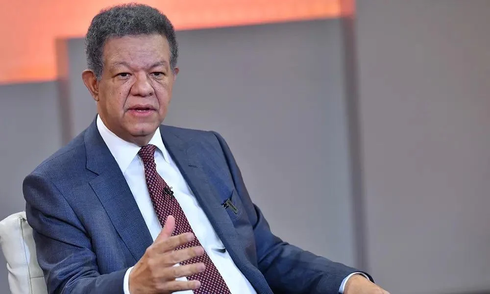 Leonel Fernández recibe informe del CES sobre crisis de Haití