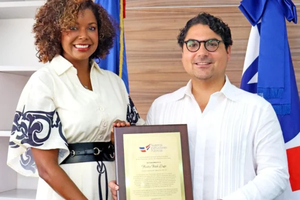 Hostos Rizik, director de RD Vial, reconocido como funcionario público de agosto