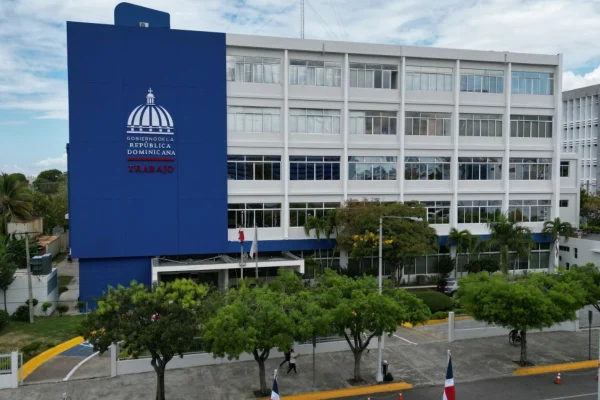 Ministerio de Trabajo paraliza 15 obras de construcción por violaciones de seguridad y salud