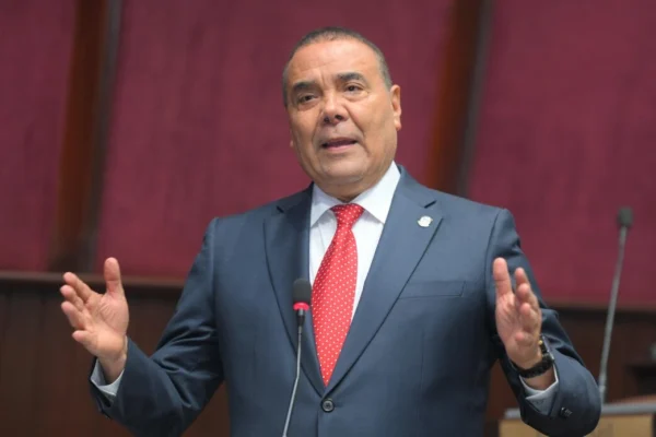 Diputado de la FP advierte: “deuda pública sobrepasa los 72 mil millones de dólares”