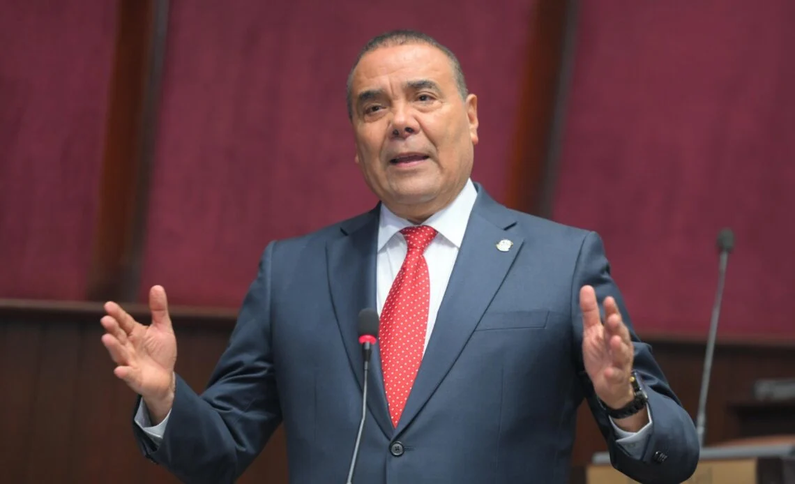 Diputado de la FP advierte: “deuda pública sobrepasa los 72 mil millones de dólares”