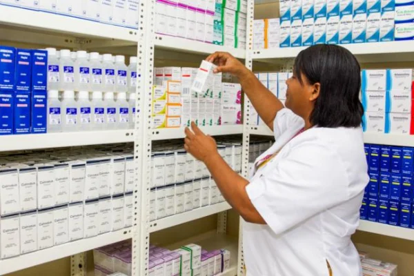 Gobierno afirma triplicó de 2,500 a 7,400 pacientes de medicamentos de alto costo desde 2020