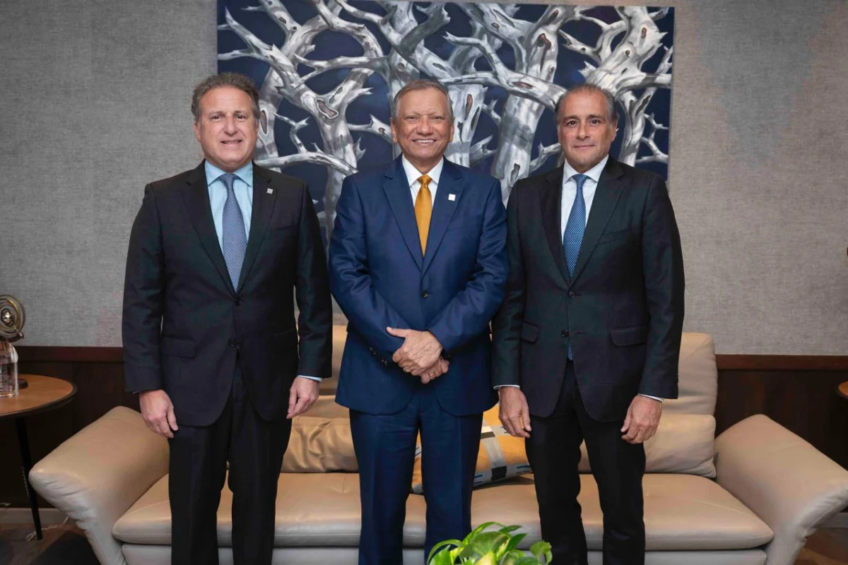 Presidente ejecutivo de Banreservas recibe a ejecutivos de APAP