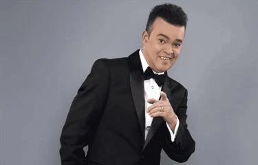 Alex Bueno se recupera tras cirugía cerebral menor en Nueva York