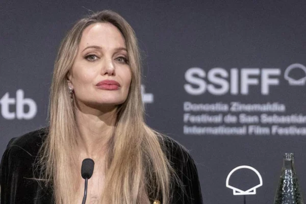 Angelina Jolie: «Amo a mi país, pero en este momento no lo reconozco»