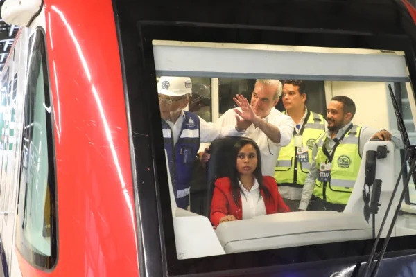 Abinader realiza recorrido en el Metro desde el 9 de la Duarte hasta Los Alcarrizos