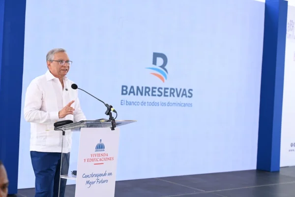 Banreservas financia 608 apartamentos entregados en Hato Nuevo por Raquel Peña