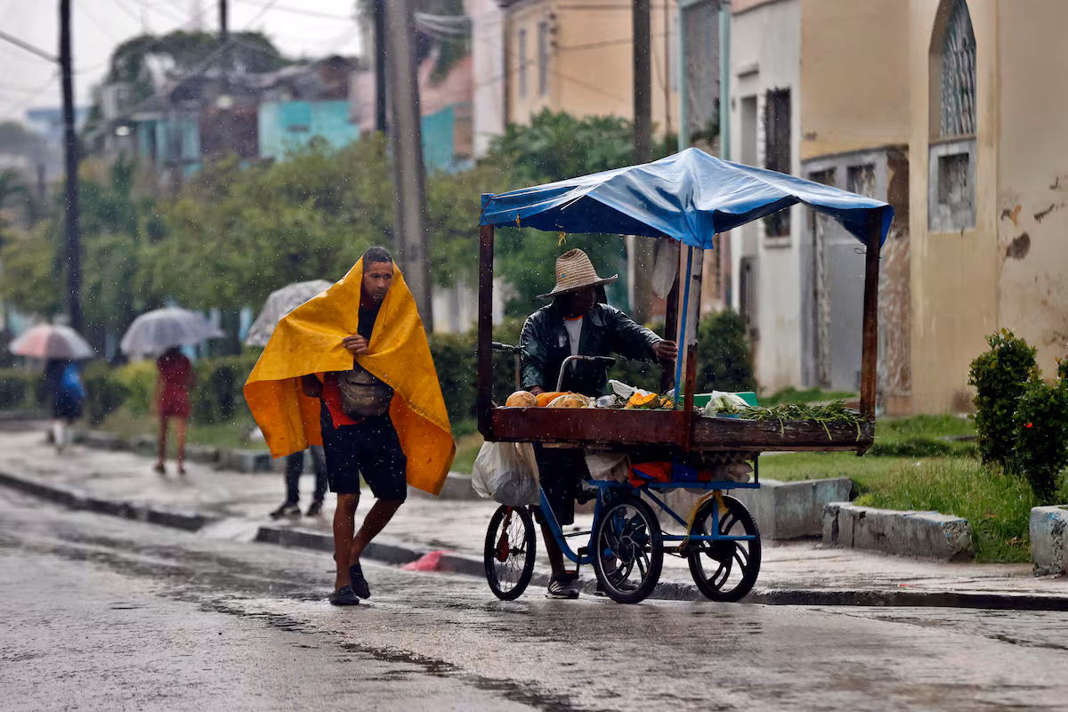Inundaciones y deslaves en el oriente de Cuba por el paso del potente huracán Melissa