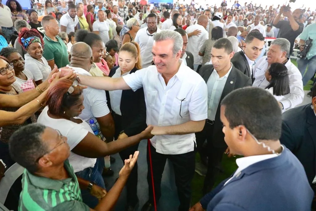 Abinader inaugurará universidades, escuelas y polideportivos este fin de semana