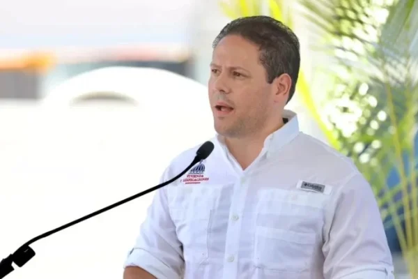 Ministro Bonilla habla sobre el cierre de tiendas chinas y modificación a ley para supervisión de edificaciones