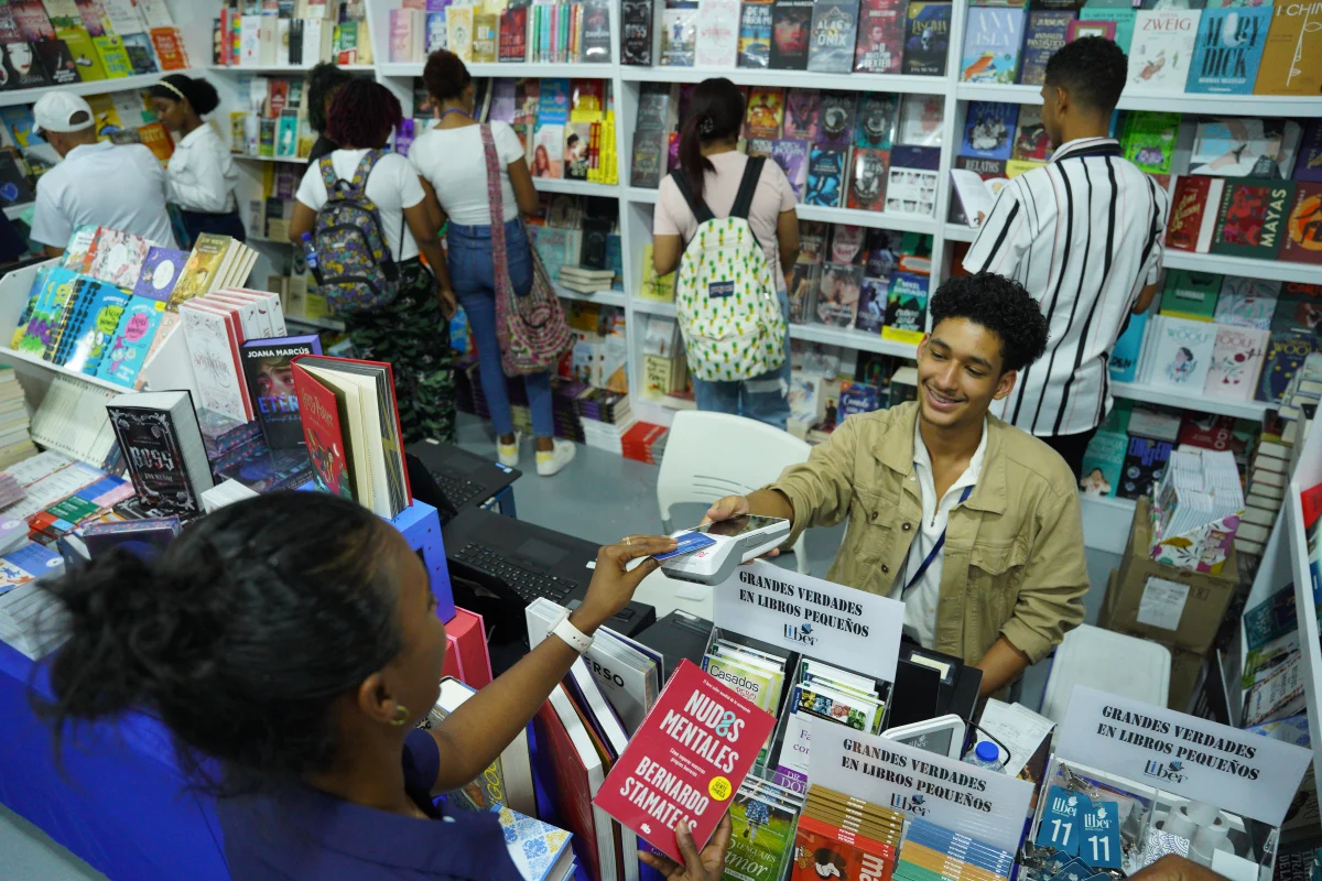 Descuentos y novedades marcan el pulso en la Feria Internacional del Libro