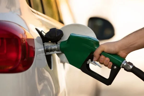 Gobierno congela precios de combustibles del 11 al 17 de octubre