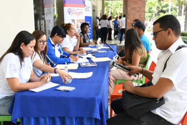 Trabajo celebra hoy jornada de empleos con más de 7 mil vacantes en 64 empresas; Abinader encabezará acto