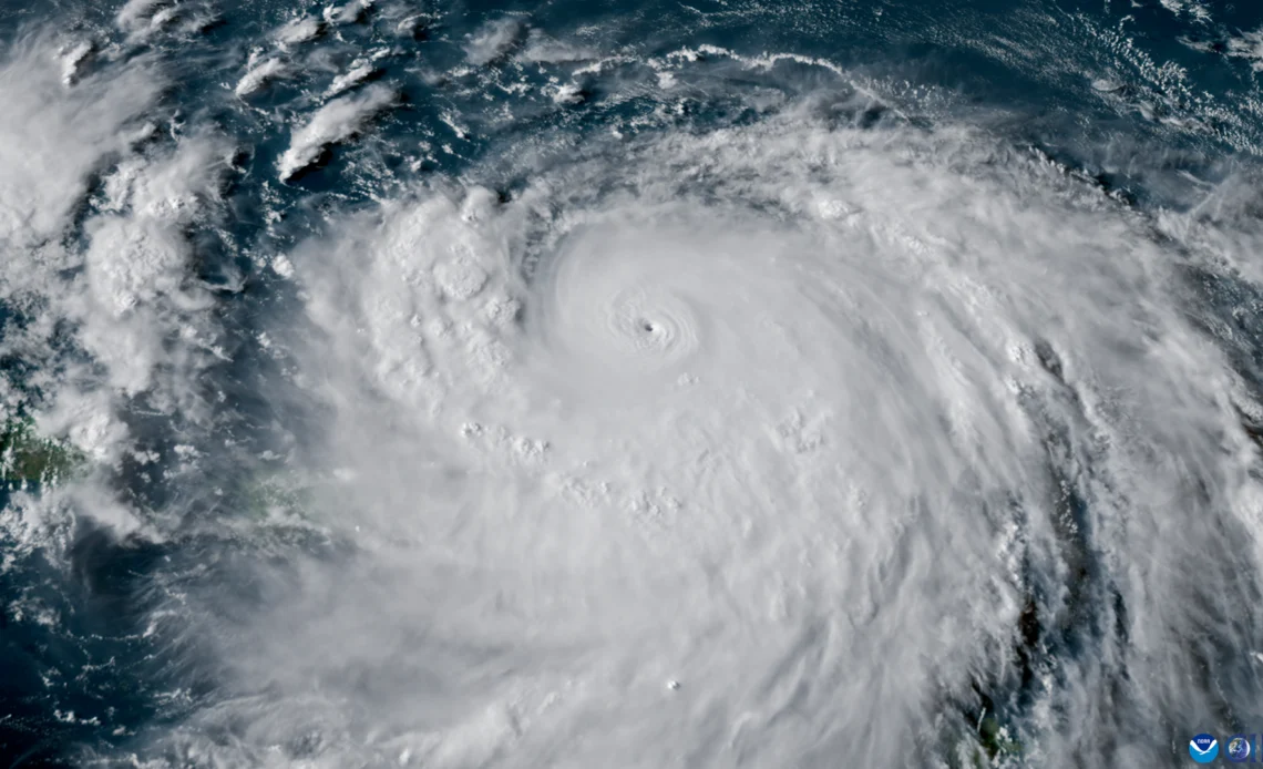 Melissa se convierte en un poderoso huracán categoría 5, con vientos de 260km/h