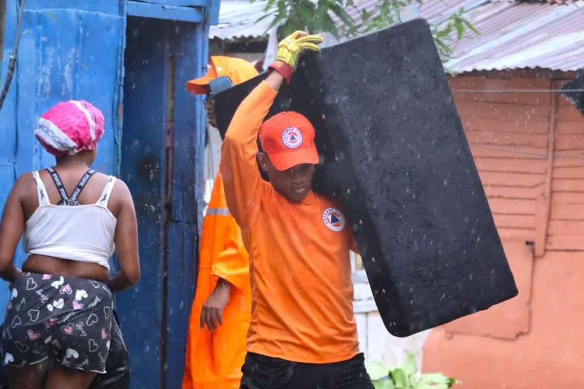 Más de 1,100 desplazados y 37 comunidades incomunicadas por tormenta Melissa