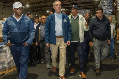 Abinader supervisa envío de alimentos a familias afectadas por Melissa