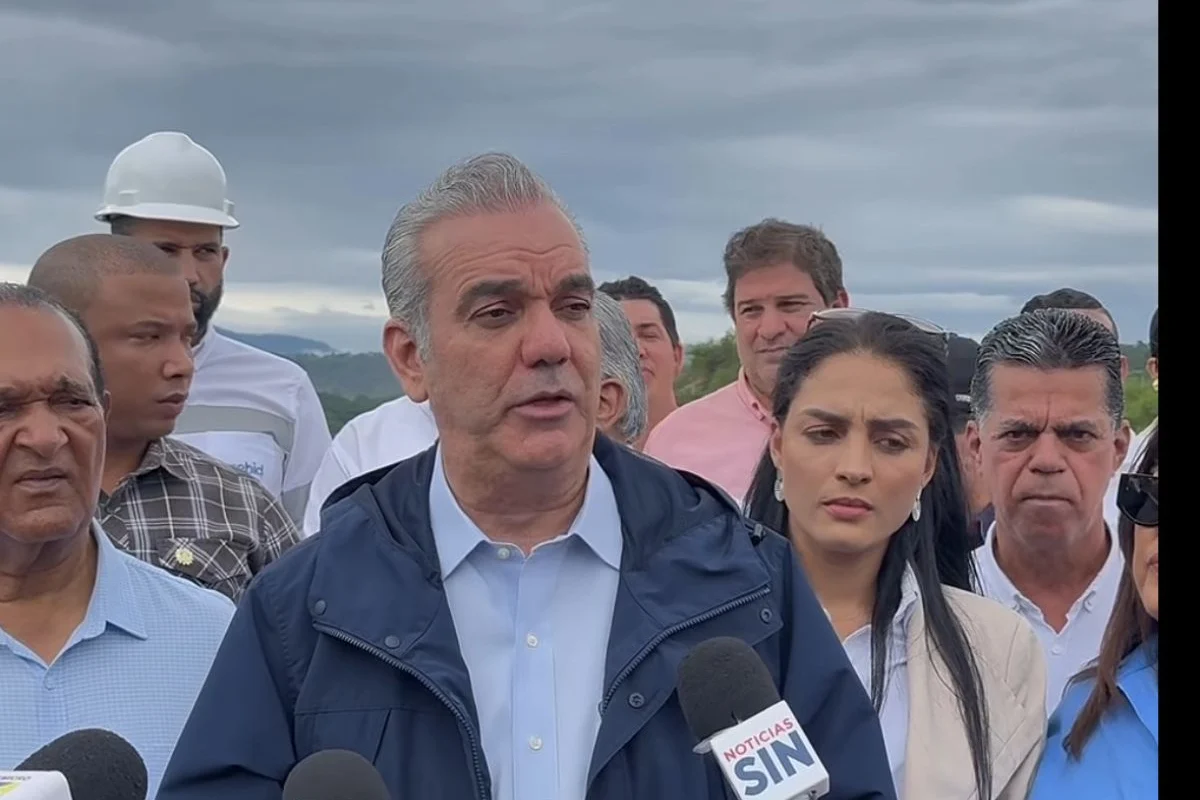 Abinader supervisa presas del Cibao ante el paso del huracán Melissa