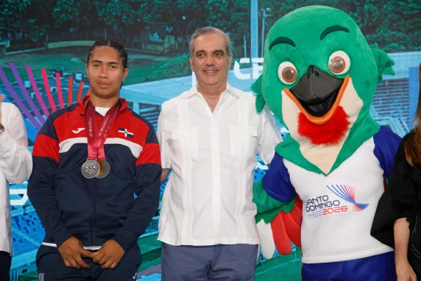 Abinader felicita a Yudelina Mejía, primera pesista dominicana en ganar oro en un Mundial